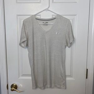 Woman’s Under Armor V-neck t-shirt (M)